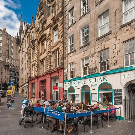 The Edmonstone'S Close Residence Edinburgh Exterior photo